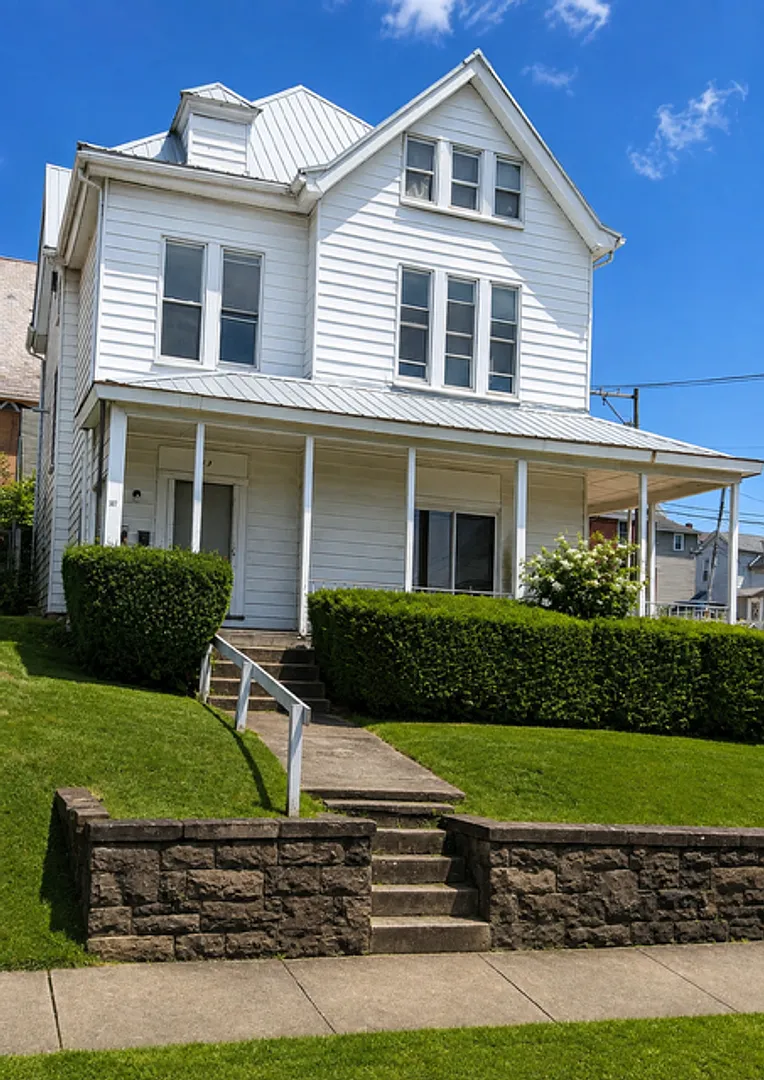 517 Walnut — Photo 1