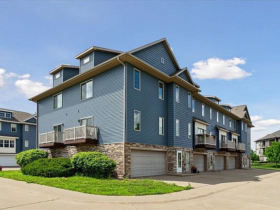 2nd image of 445 Glenmoor Pl
