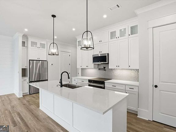 5th image of 297 Orchid St
