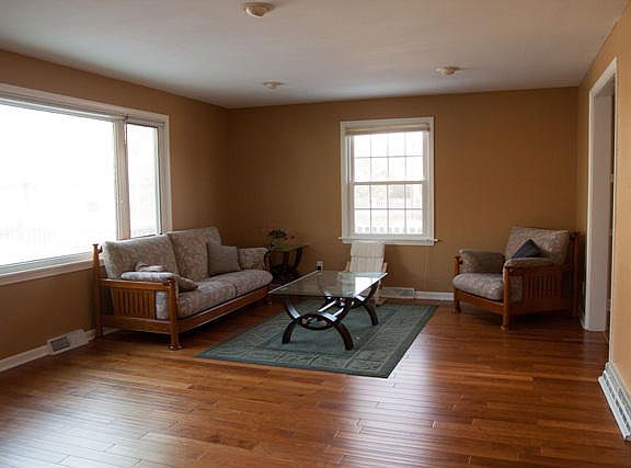 4th image of 729 E Chateau Pl