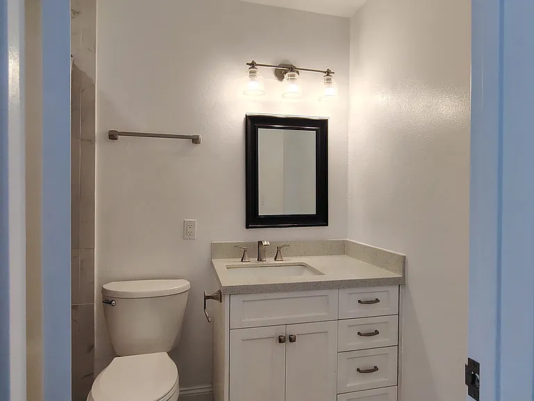 4800 Williamsburg Ln — Photo 8