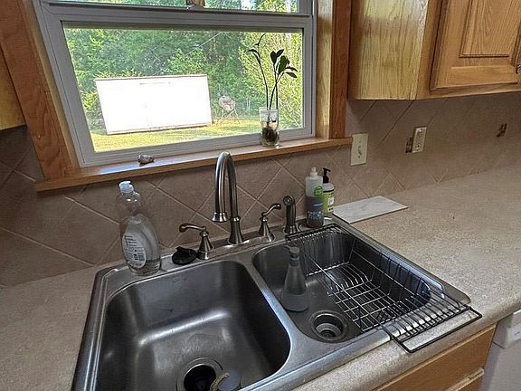 4th image of 405 Longwood Dr