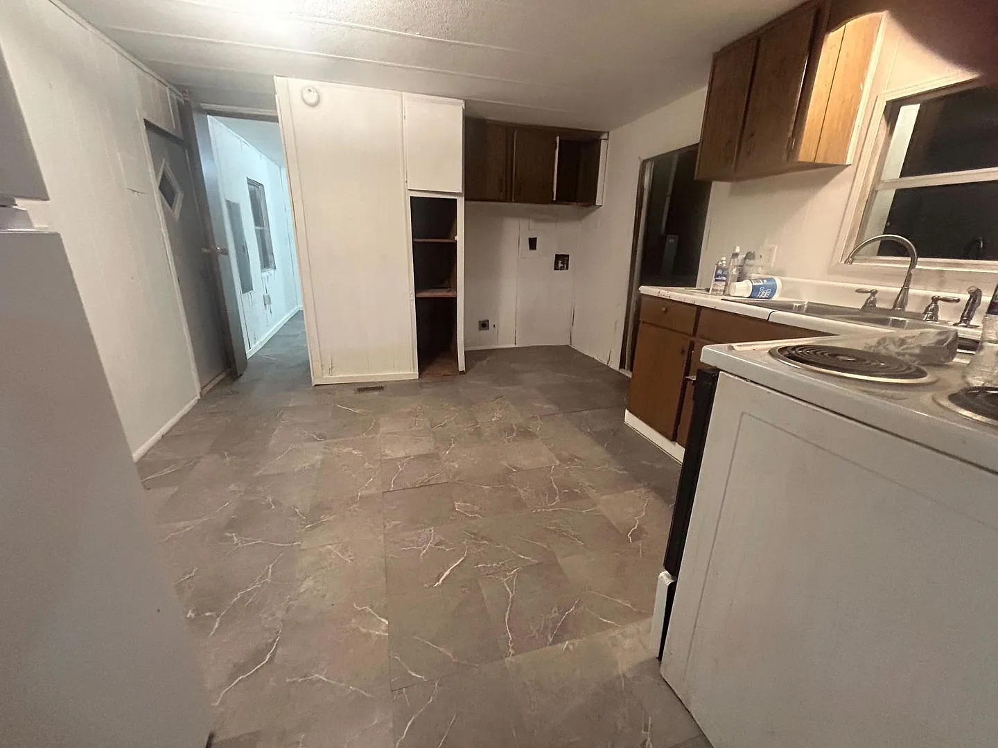 Apply Now! Rent this 3 Bedroom mobile home in Williston! — Photo 2