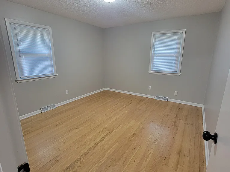 10706 N McGee St — Photo 13