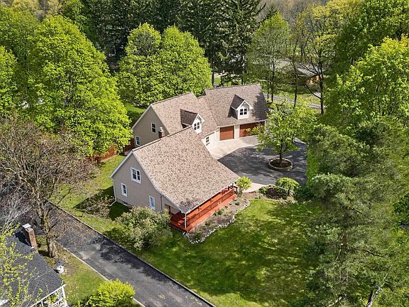 3rd image of 2292 N Belsay Rd