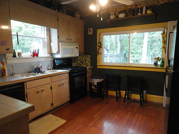 Large kitchen Tuscan colors