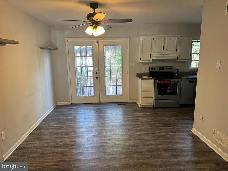 100 Cypress Dr — Photo 8