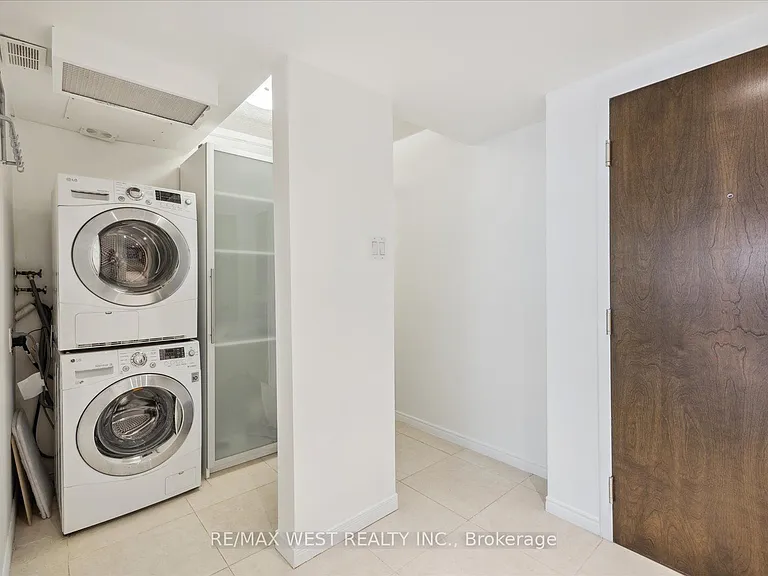225 Davenport Rd #503 — Photo 17