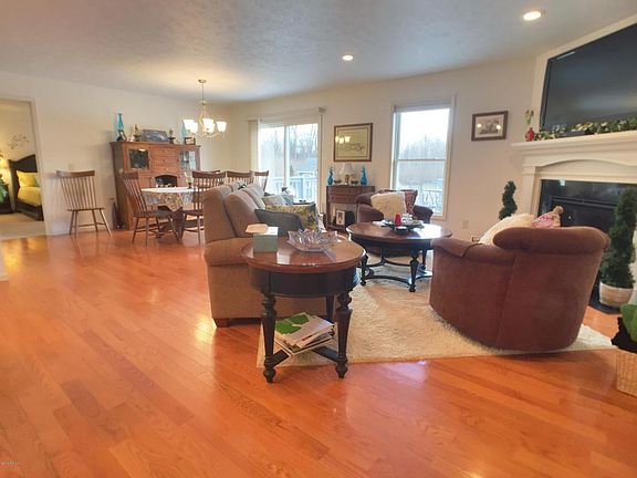 2nd image of 4607 Hickory Dr