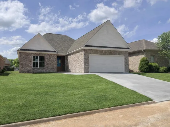 165 Village Lake Dr, Tupelo, MS 38801