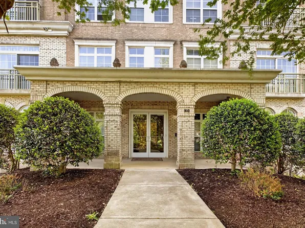 810 Belmont Bay Dr APT 302, Woodbridge, VA 22191