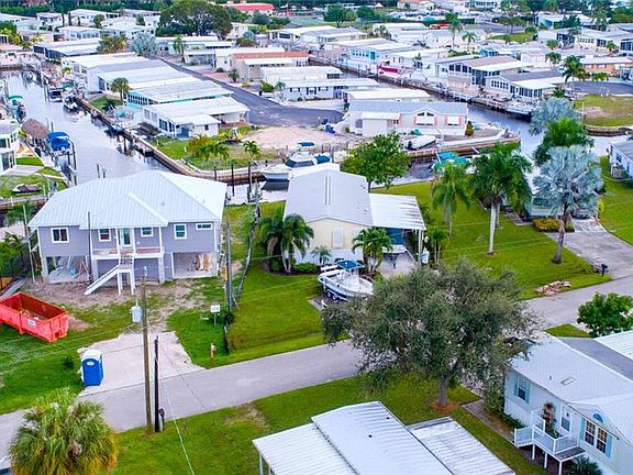 4th image of 24548 Dolphin St