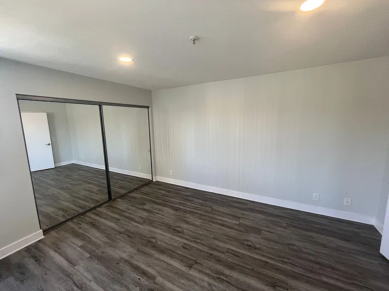 1223 Federal Ave — Photo 43
