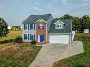 374 Brook Glen Dr, Mooresville, NC 28115