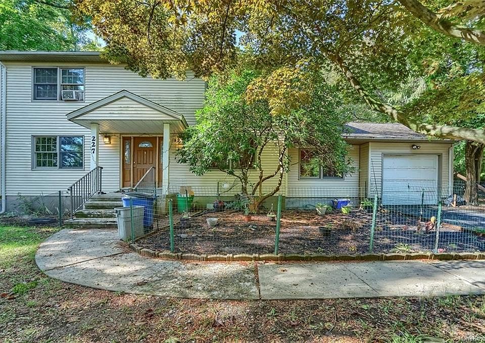 1st image of 227 Cherry Ln