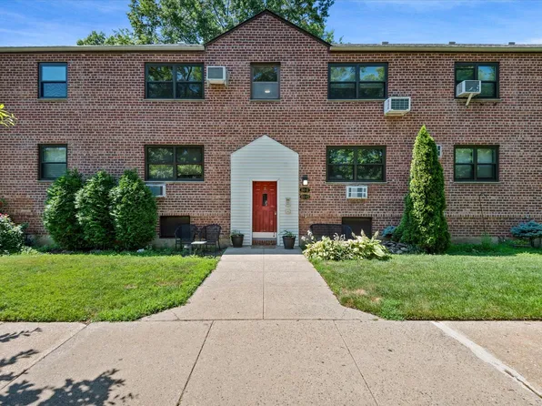 80-11 Shore Parkway #1L, Howard Beach, NY 11414