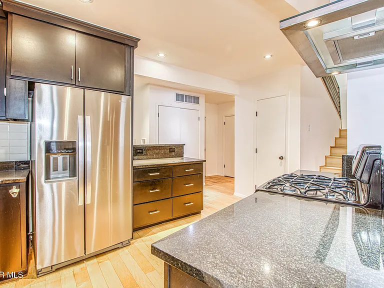 421 Irondale Dr #B — Photo 27