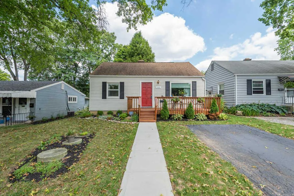 356 Rosslyn Ave photo 1
