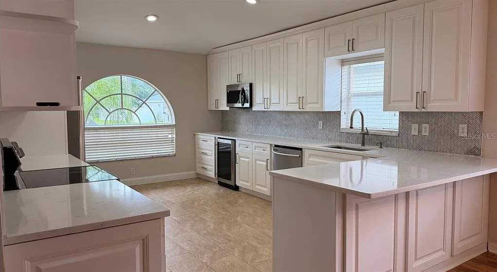 3 bed, 4.0 bath, 1640 sqft, $2,300 — Photo 3