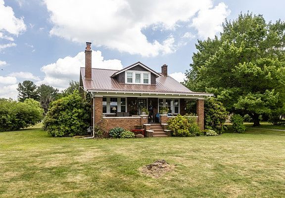 2nd image of 2132 Mercer Rd