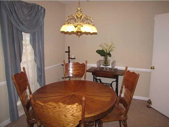 4th image of 524 Shady Grove Dr