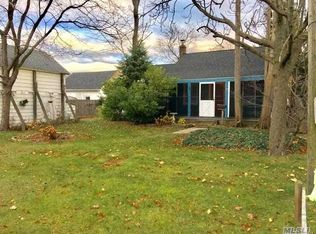 1 Rockaway Ct, Oceanside, NY 11572