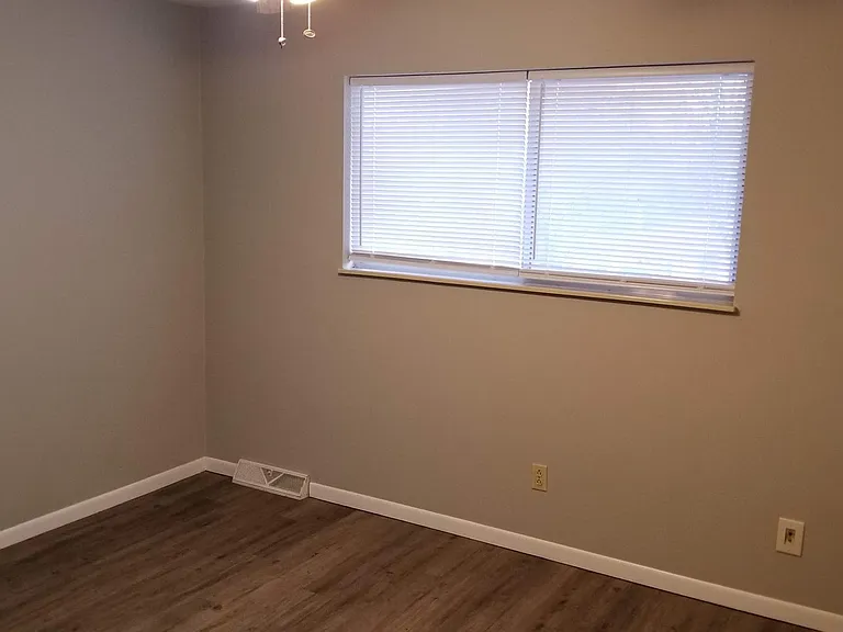 2568 Robin Cir — Photo 12