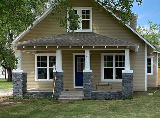 211 S Elm St, Mooreland, OK 73852