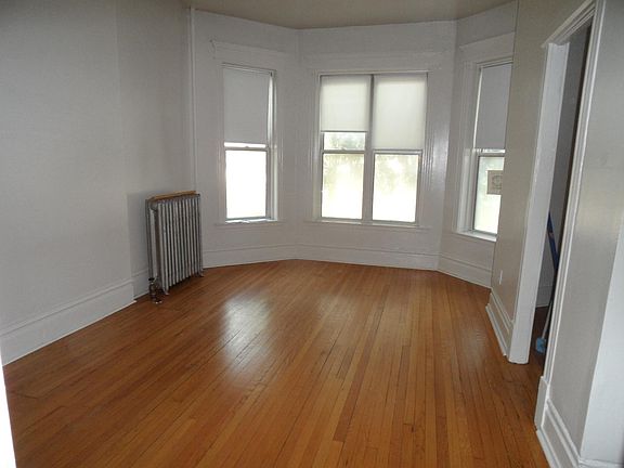 2nd image of 4025 N Greenview Ave #1G