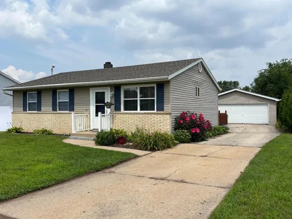 266 Liberty Blvd, Machesney Park, IL 61115