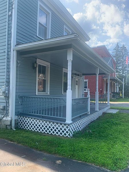 4th image of 39 Main St