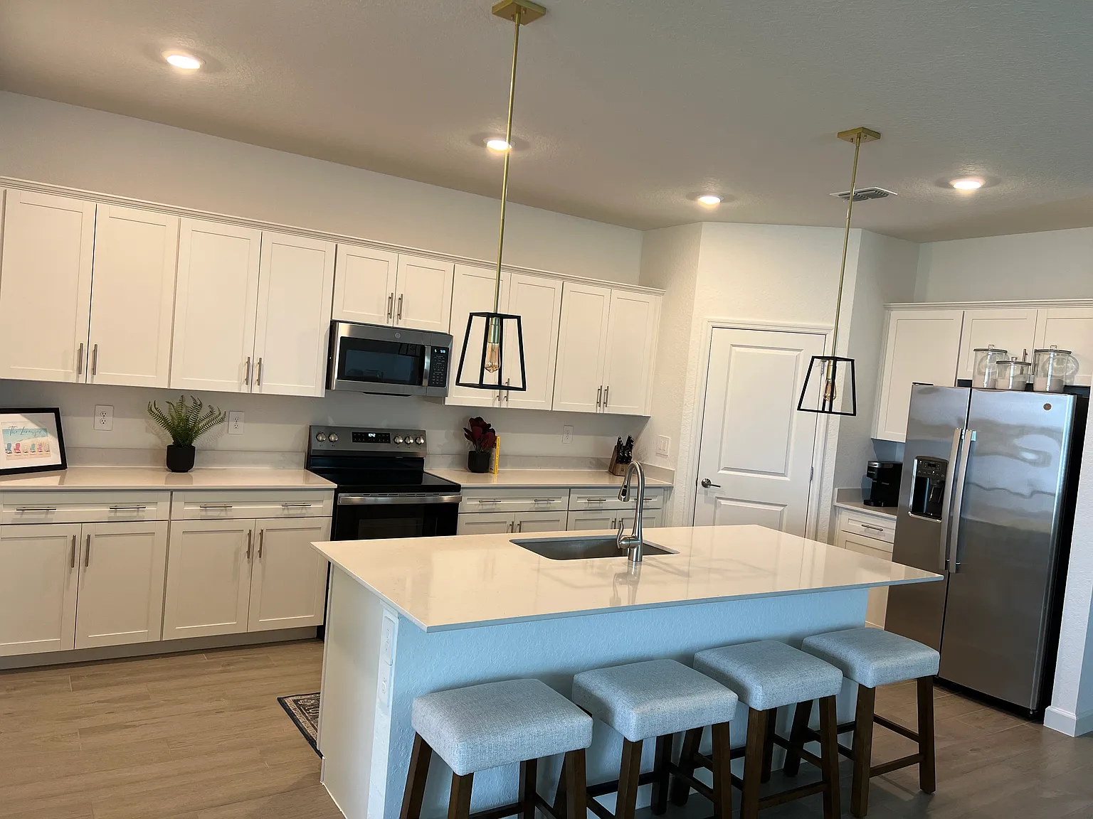 3 bed, 1824 sqft, $4,500 — Photo 3