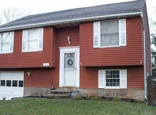 1604 Wheatstone Dr, Farmington, NY 14425