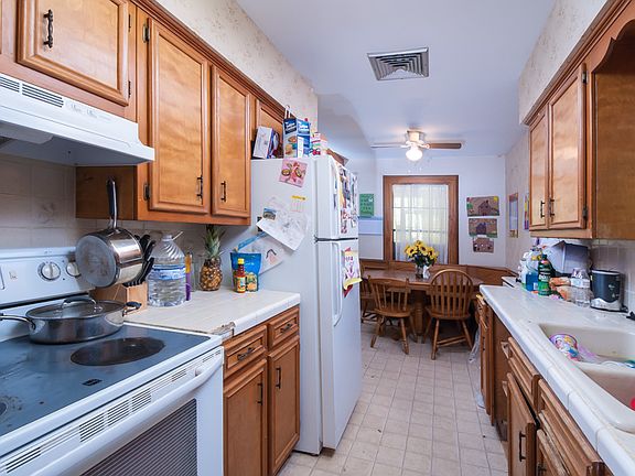 3rd image of 2709 W Fern Ave