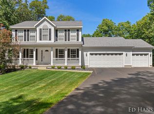 48 Chloe Ct, Lowell, MI 49331