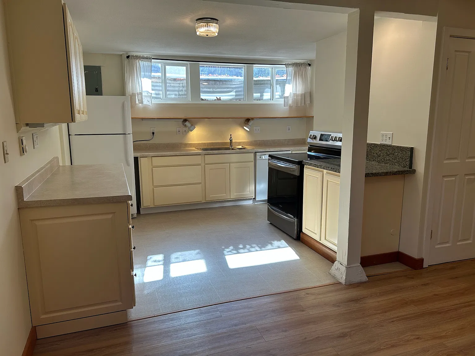 SE 77th Ave, Portland — Photo 1