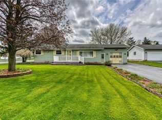 15 Patrician Cir, Rochester, NY 14623
