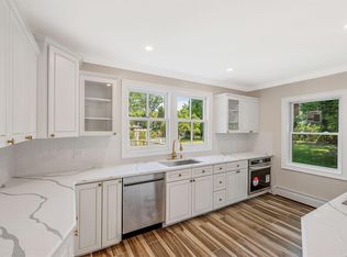 784 S Country Rd, East Patchogue, NY 11772