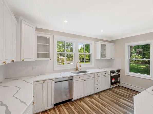 784 S Country Road, East Patchogue, NY 11772