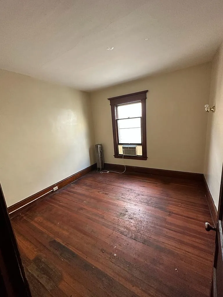 3 bed, 1100 sqft, $1,350 — Photo 2