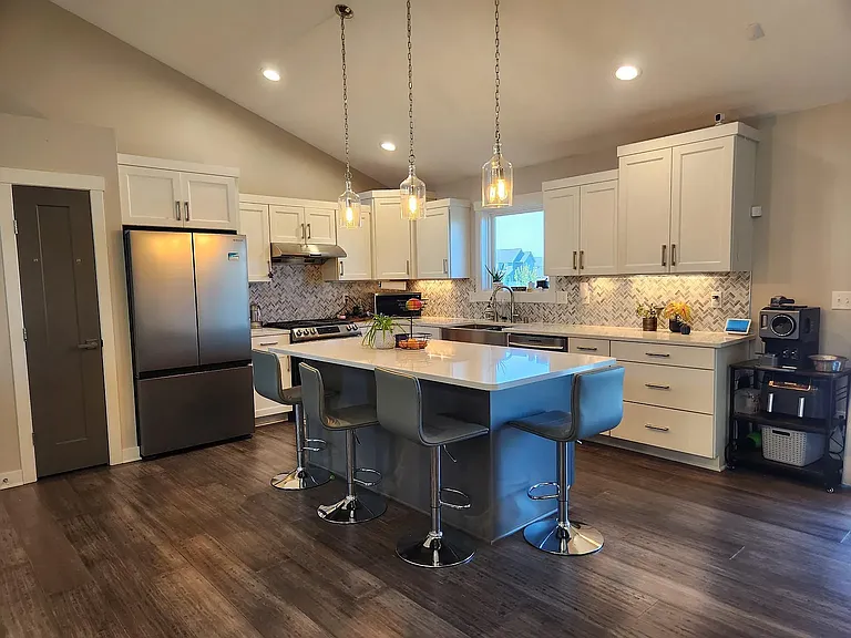 2225 Phoenix Rd SW — Photo 4