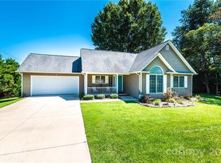 2016 Picnic Dr, Newton, NC 28658