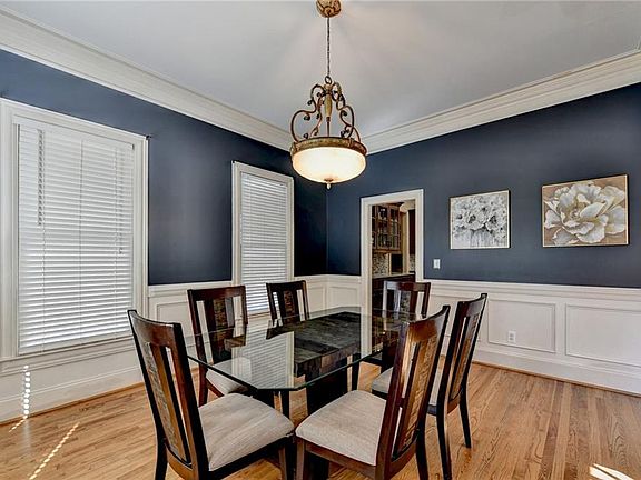 5th image of 991 Moores Walk Ln