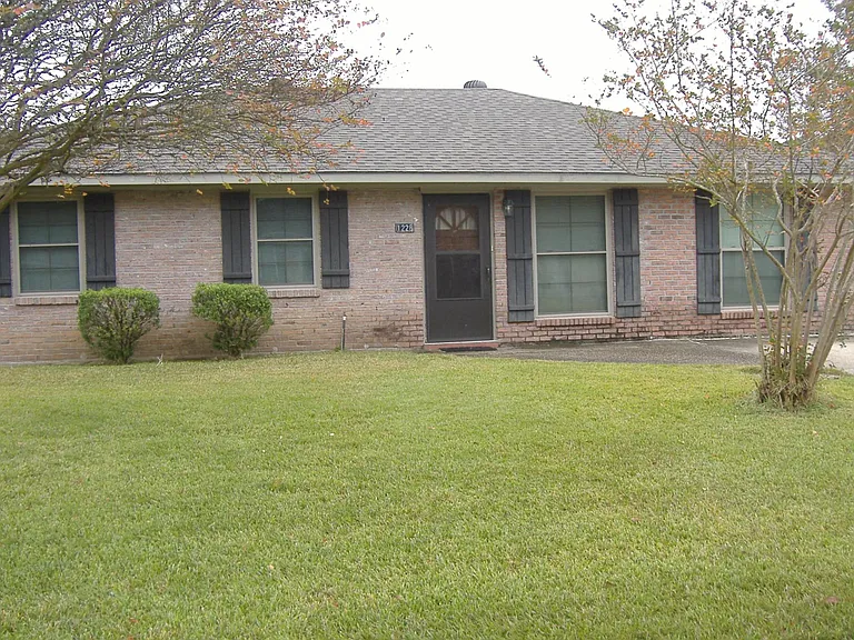 1228 Roundhill Dr — Photo 15