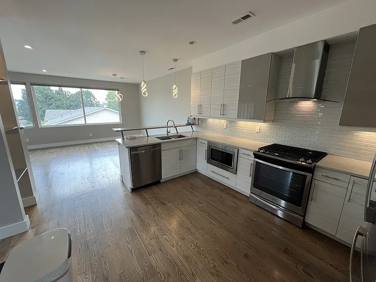 3220 W 18th Ave — Photo 7