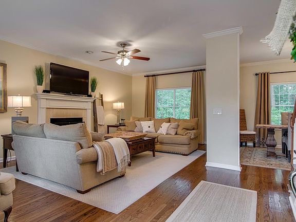 3rd image of 512 Autumnwood Ct