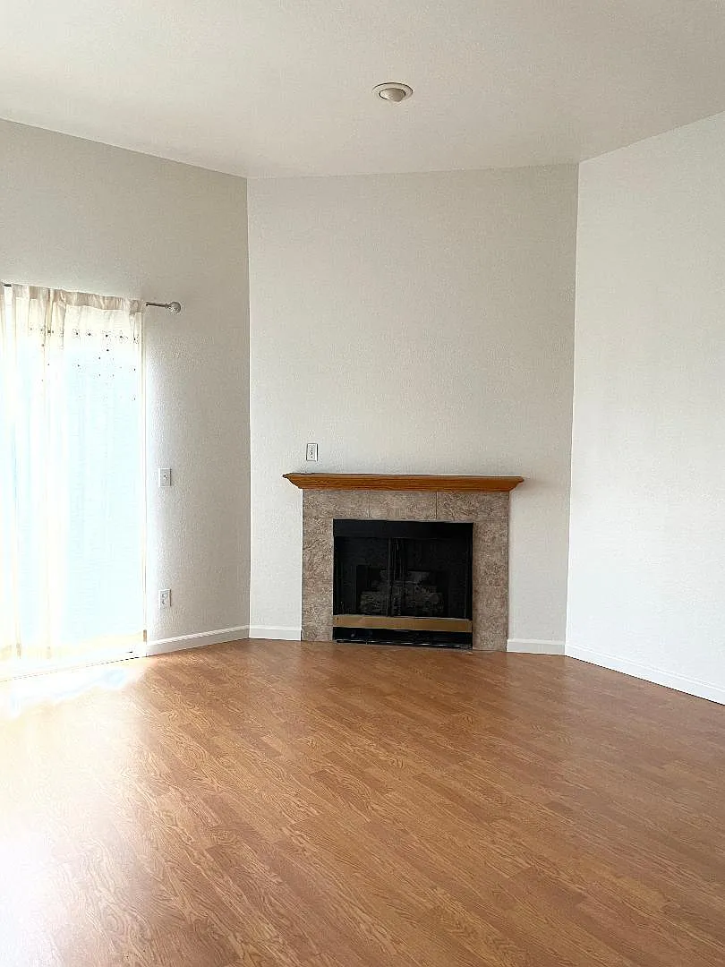 Building Photo - Thornwood Dr