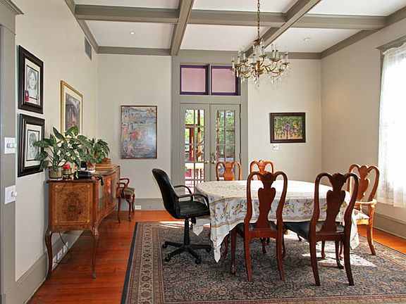 3rd image of 117 E Mistletoe Ave
