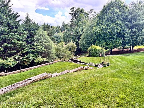2nd image of 712 Whispering Hills Ln
