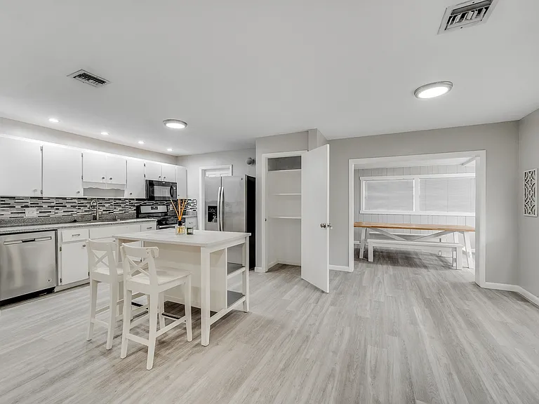 390 Needle Blvd — Photo 6